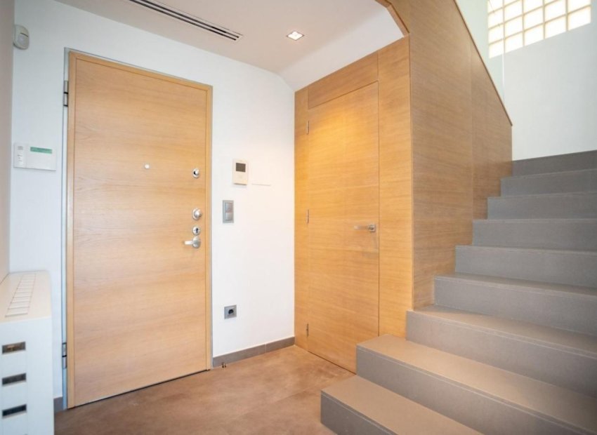 Alquiler a largo plazo - Chalet - Arenales del Sol - Zona paseo maritimo