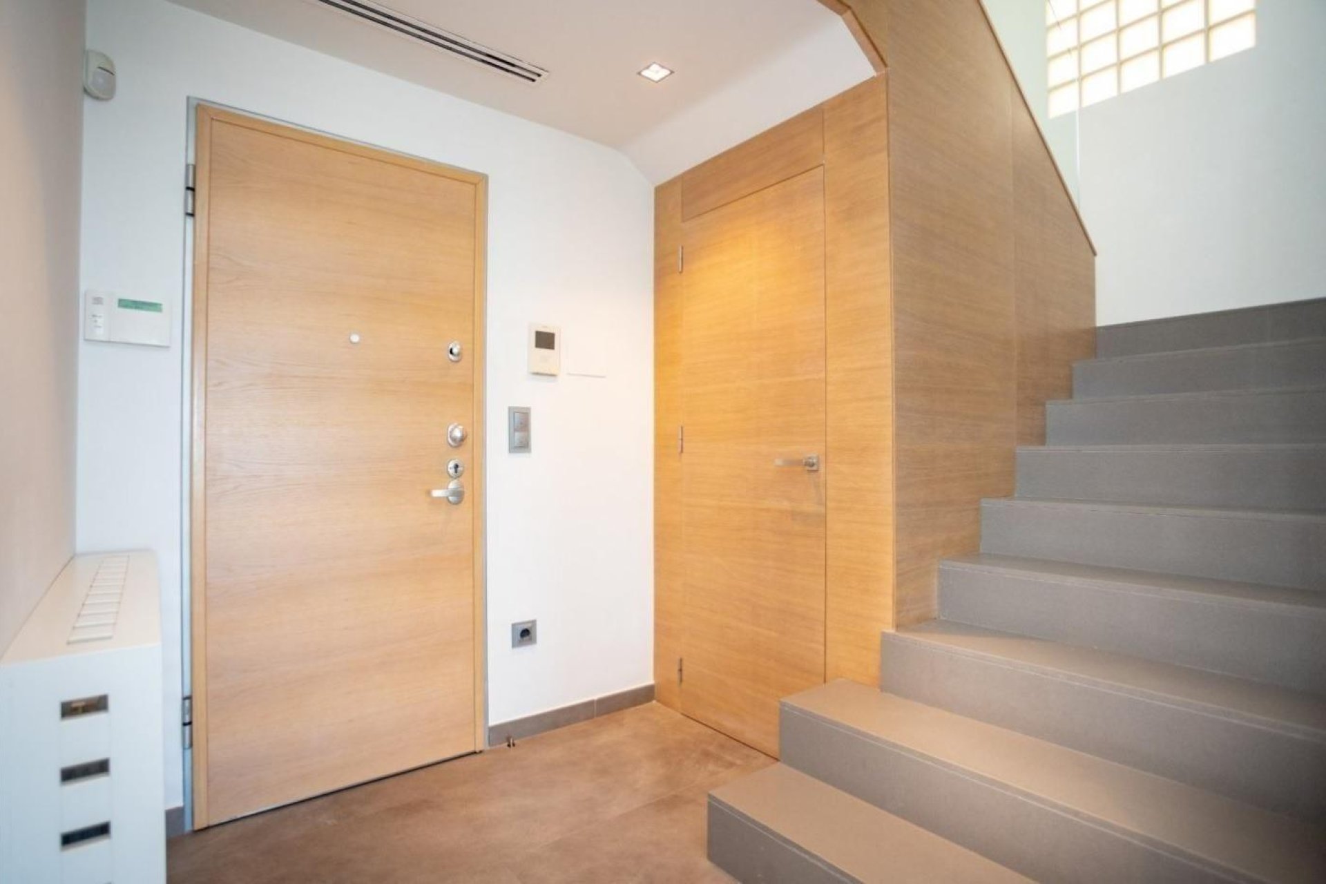Alquiler a largo plazo - Chalet - Arenales del Sol - Zona paseo maritimo