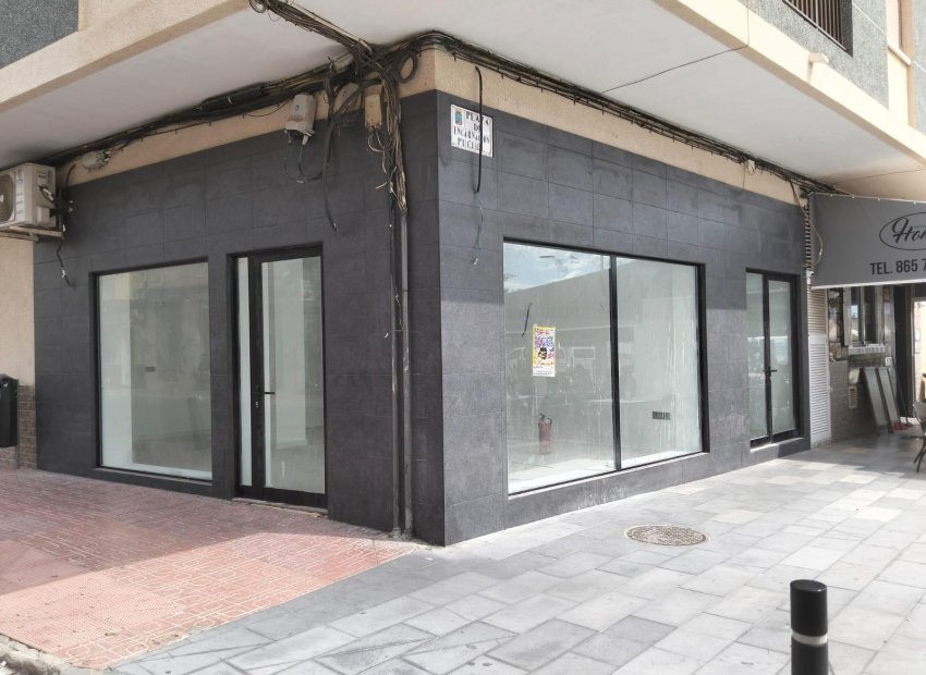 Alquiler a largo plazo - Local comercial - Torrevieja - La Mata
