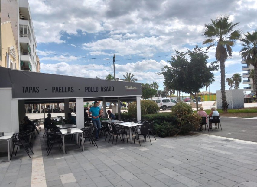 Alquiler a largo plazo - Local comercial - Torrevieja - La Mata