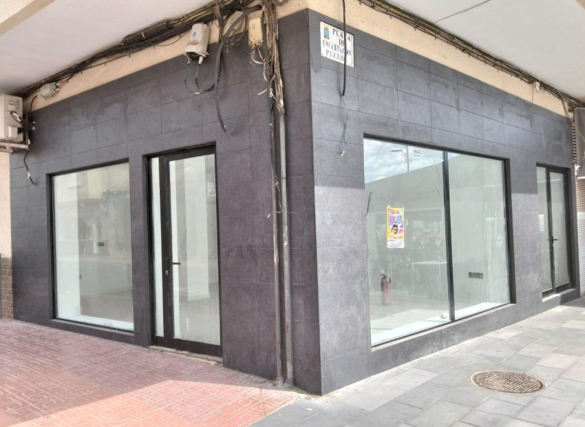 Alquiler a largo plazo - Local comercial - Torrevieja - La Mata