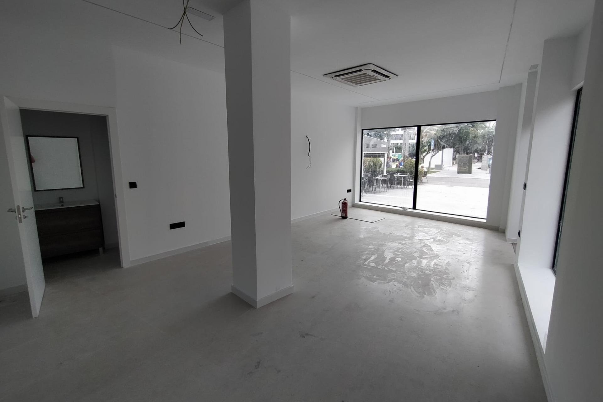 Alquiler a largo plazo - Local comercial - Torrevieja - La Mata