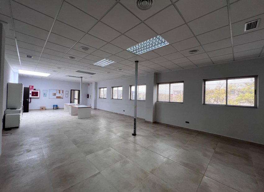 Alquiler a largo plazo - Nave industrial - Elche Pedanías - Jubalcoi-Saladas