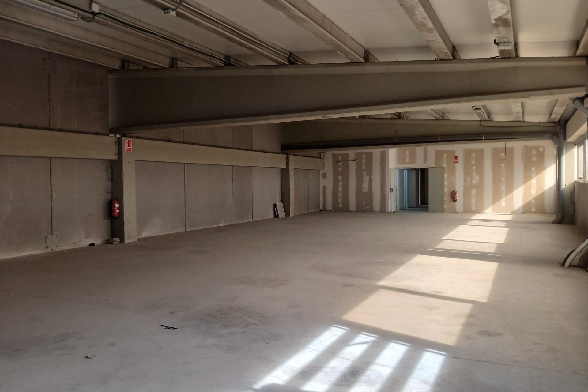 Alquiler a largo plazo - Nave industrial - San Vicente del Raspeig - Poligono Canastell