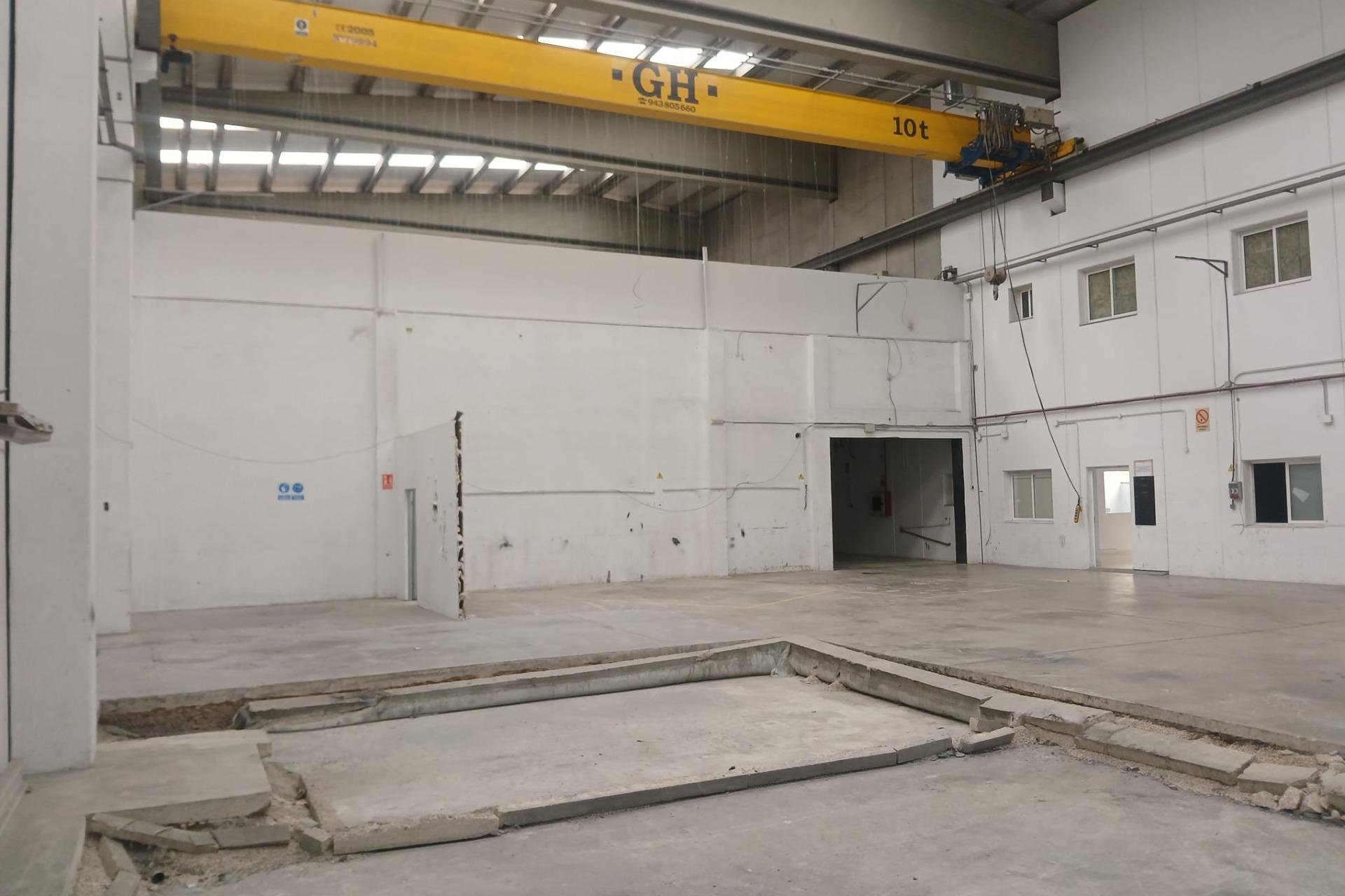 Alquiler a largo plazo - Nave industrial - San Vicente del Raspeig - Poligono Canastell