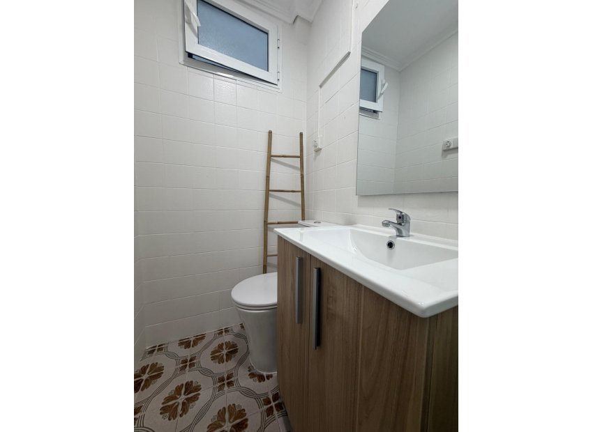 Alquiler a largo plazo - Piso - Elche - Reina Victoria-Miguel Hernández