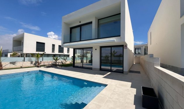 Chalet - Herverkoop -
            Gran alacant - GV-267