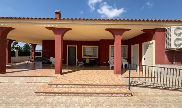 Chalet - Resale -
            Albatera - GV-221