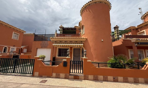 Chalet - Resale - Orihuela Costa -
                Playa Flamenca