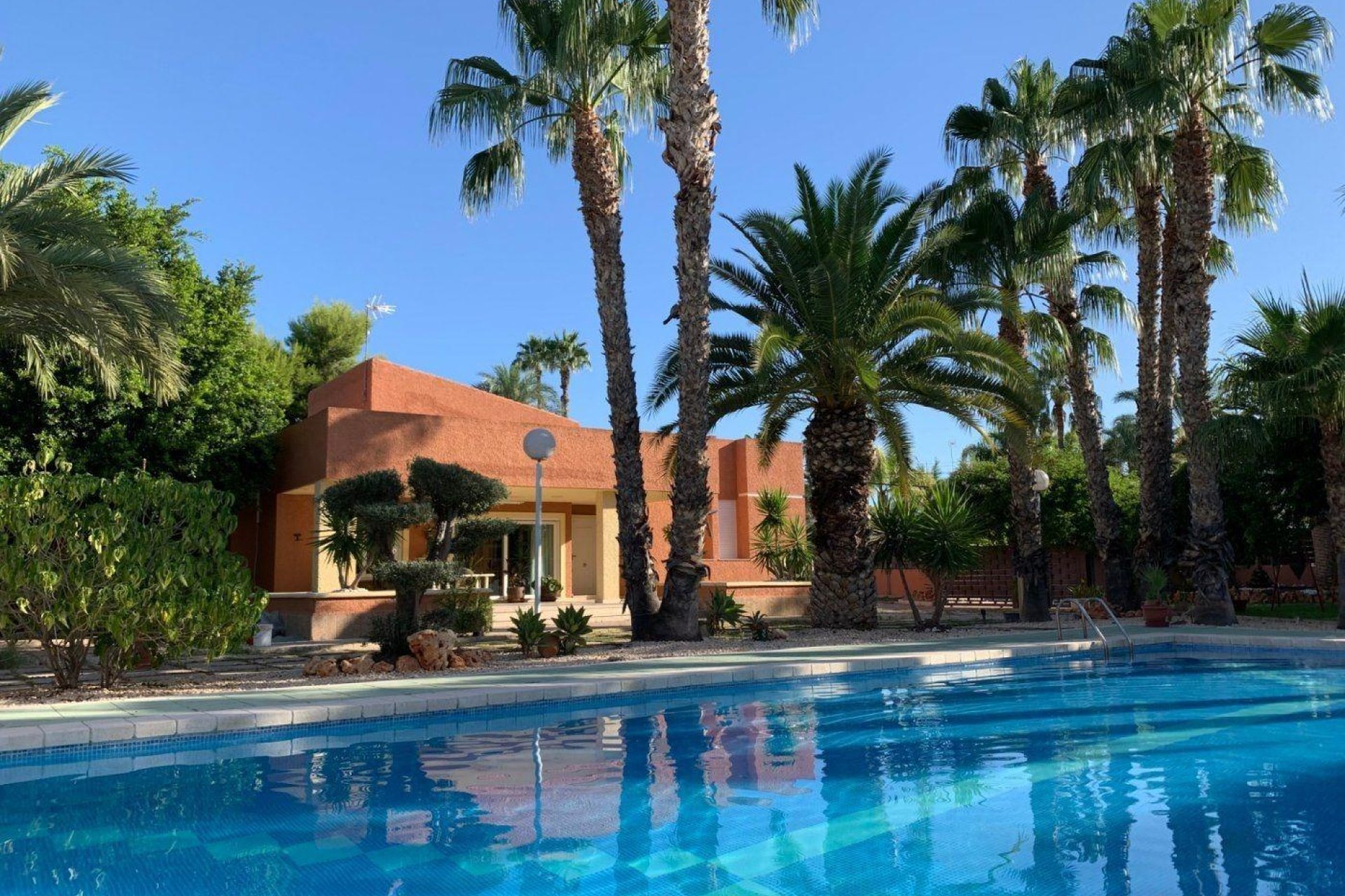 Herverkoop - Chalet - Matola - Algoda-Matola-Llano de San José