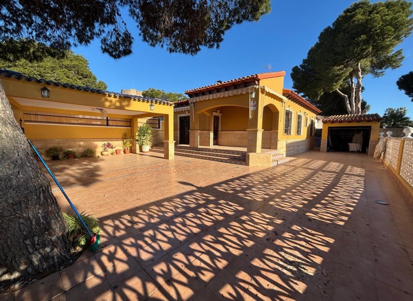 Herverkoop - Chalet - Orihuela Costa - Punta Prima