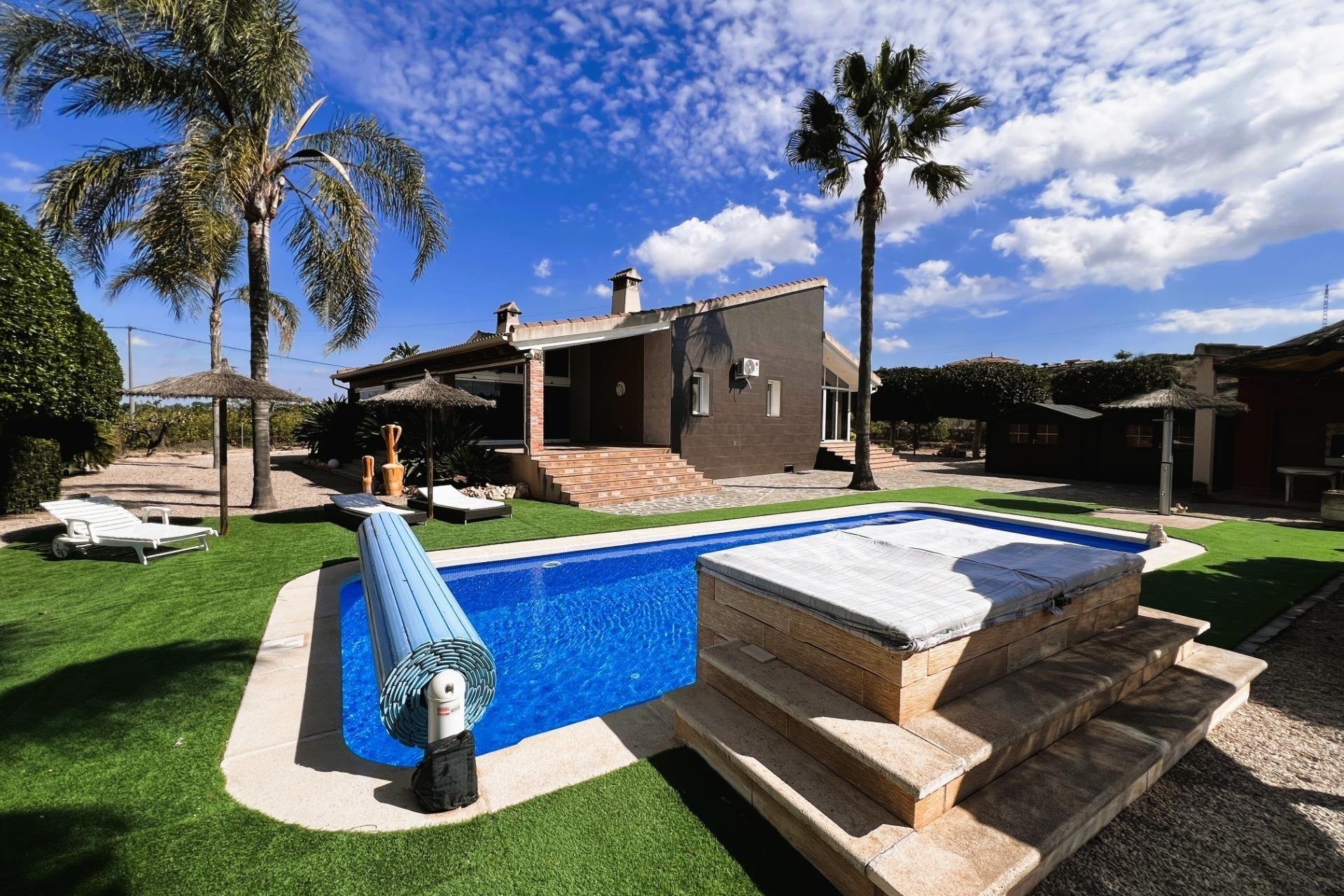 Herverkoop - Chalet - Orihuela