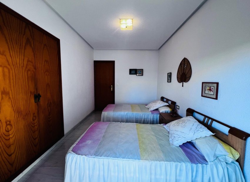 Herverkoop - Chalet - Santa Pola - Santiago bernabeu