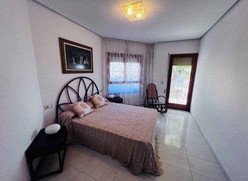 Herverkoop - Chalet - Santa Pola - Santiago bernabeu