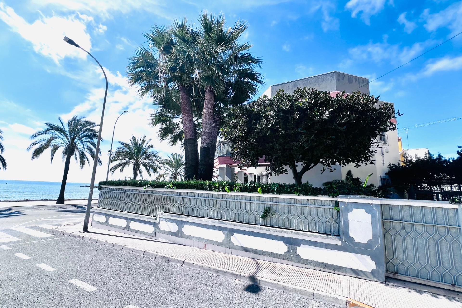 Herverkoop - Chalet - Santa Pola - Santiago bernabeu