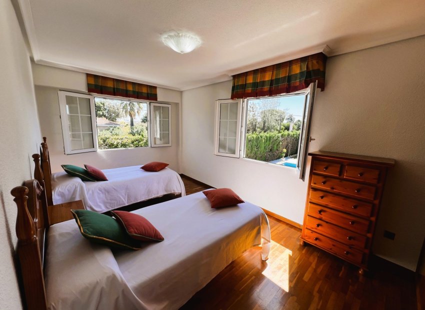 Herverkoop - Chalet - Valverde (Alicante) - Valverde