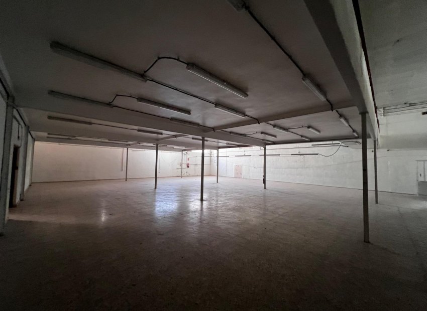Herverkoop - Nave industrial - Albatera - Pueblo 11