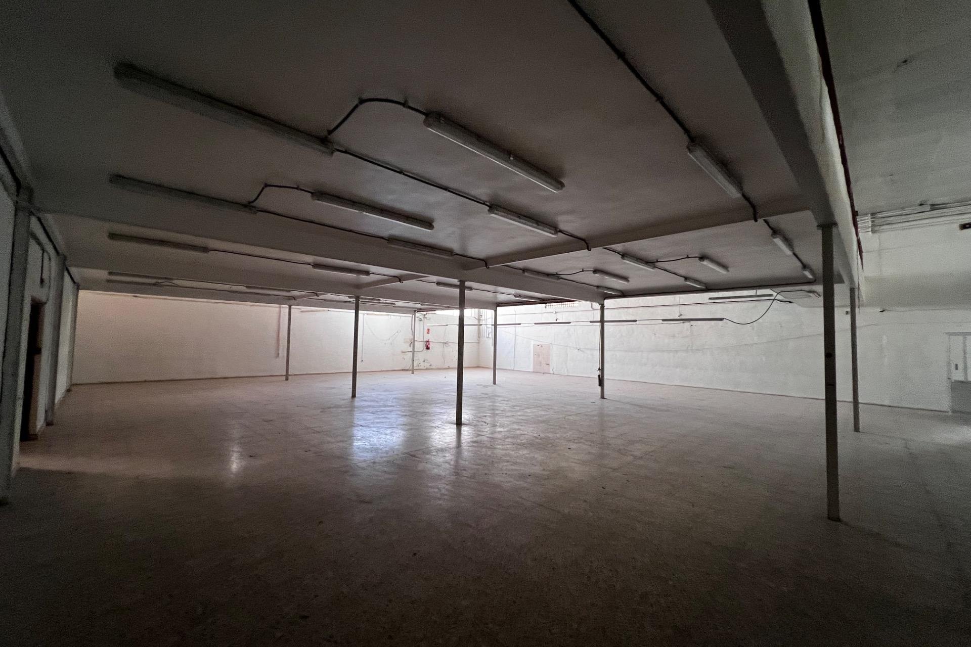 Herverkoop - Nave industrial - Albatera - Pueblo 11