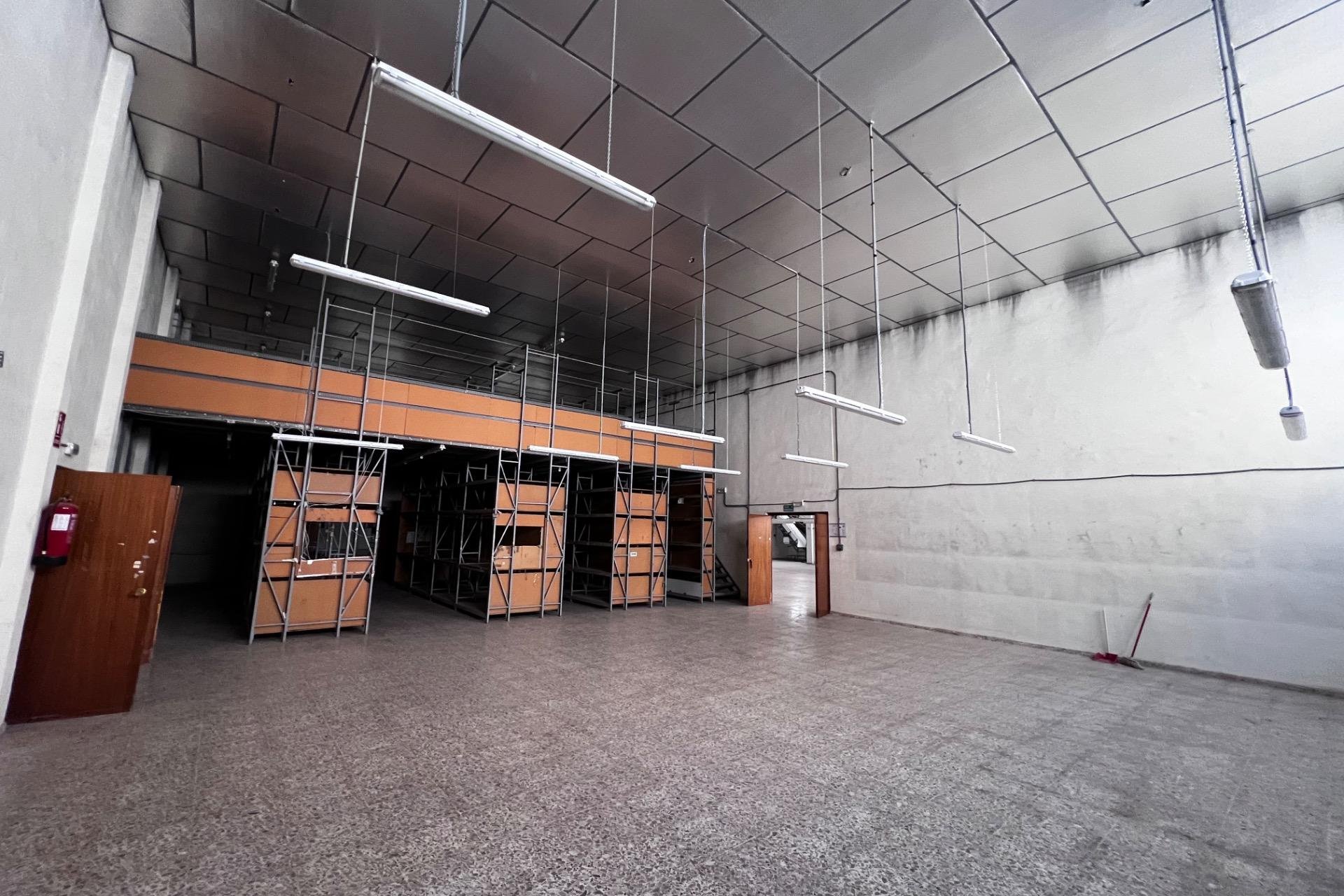 Herverkoop - Nave industrial - Albatera - Pueblo 11