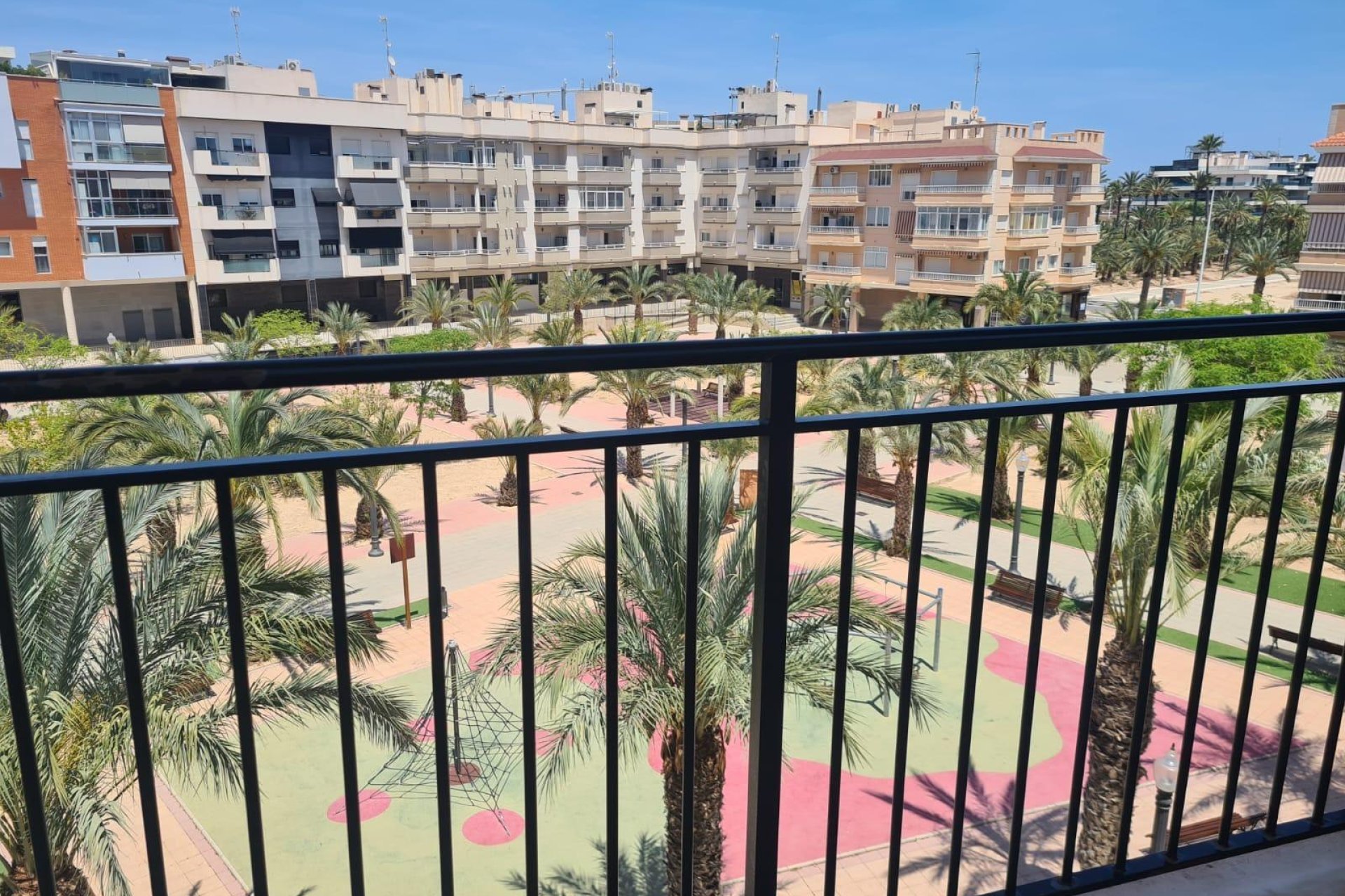 Herverkoop - Piso - Elche - Campo de Fútbol