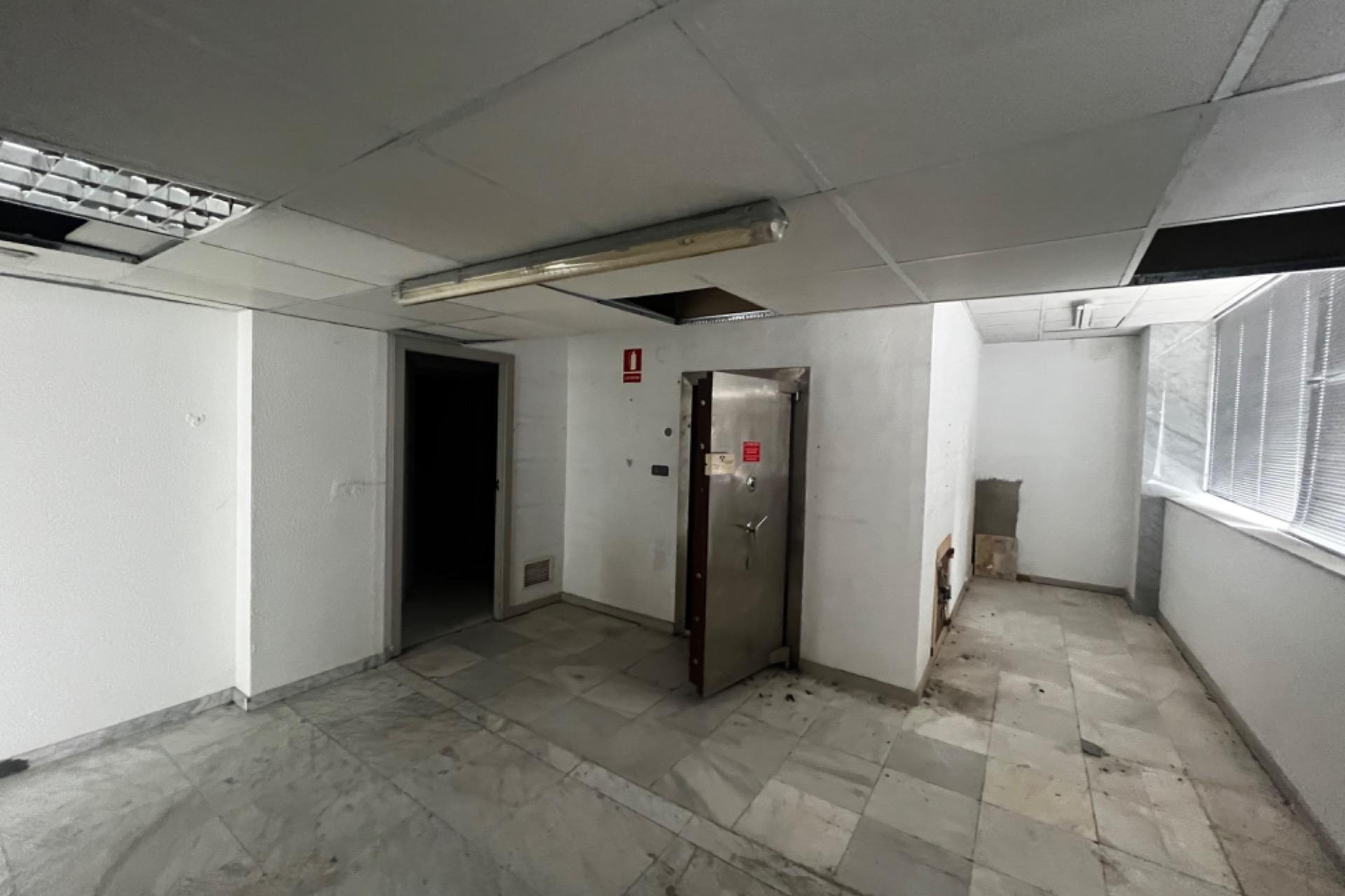 Lange Termijn Verhuur - Local comercial - Elche - Asilo - Pisos Azules