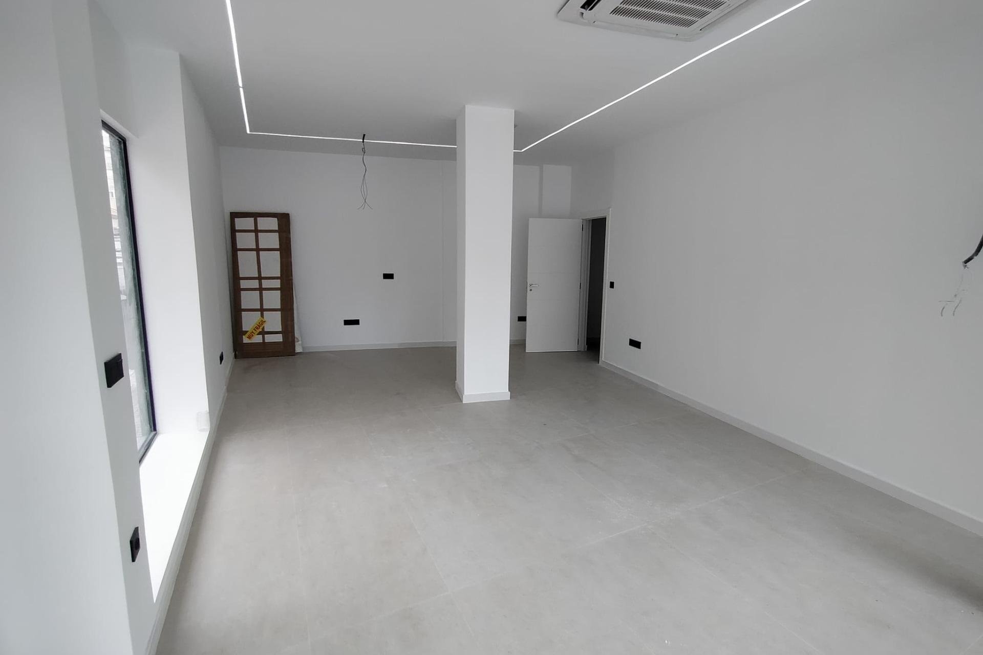 Lange Termijn Verhuur - Local comercial - Torrevieja - La Mata