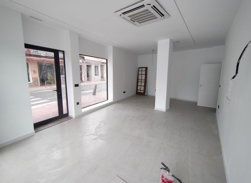 Lange Termijn Verhuur - Local comercial - Torrevieja - La Mata