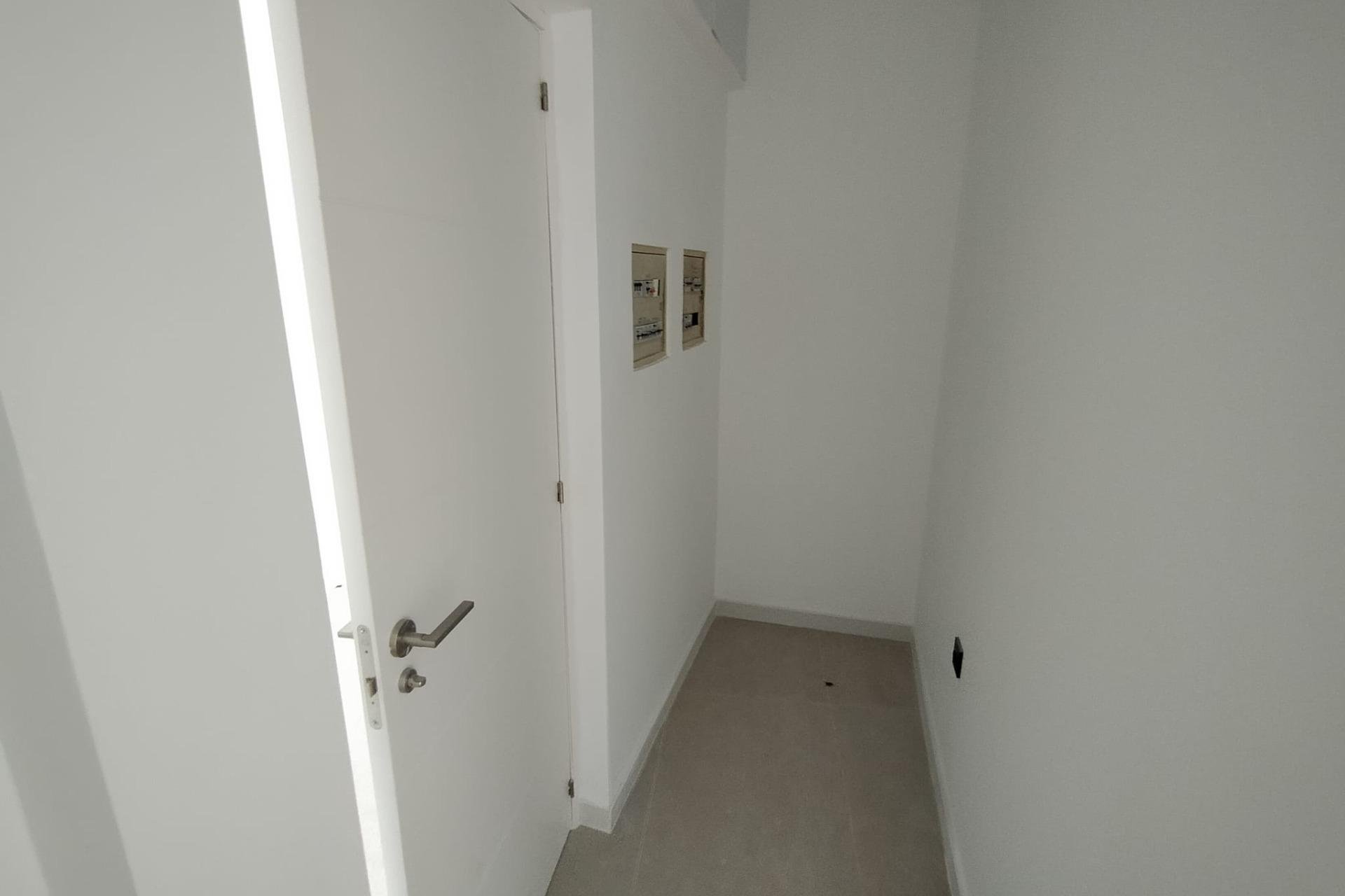 Lange Termijn Verhuur - Local comercial - Torrevieja - La Mata