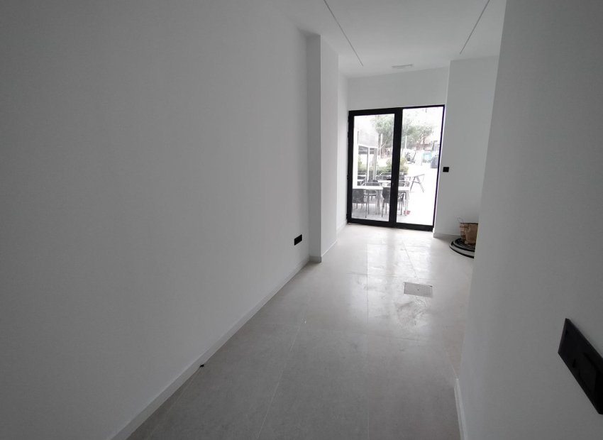 Lange Termijn Verhuur - Local comercial - Torrevieja - La Mata