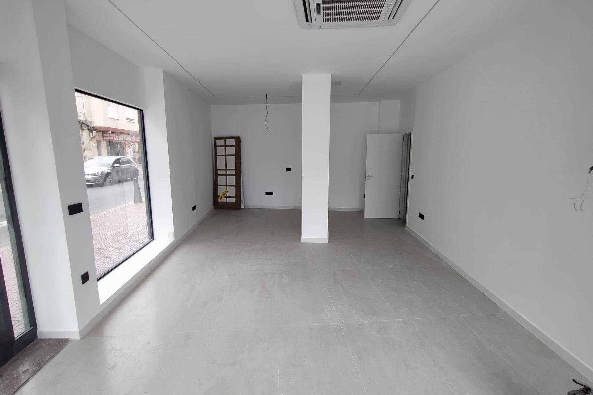 Lange Termijn Verhuur - Local comercial - Torrevieja - La Mata