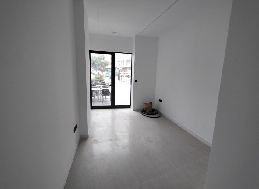 Lange Termijn Verhuur - Local comercial - Torrevieja - La Mata