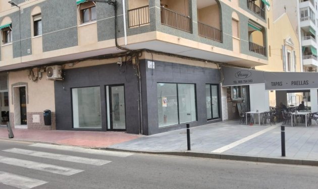 Local comercial - Lange Termijn Verhuur -
            Torrevieja - GV-259