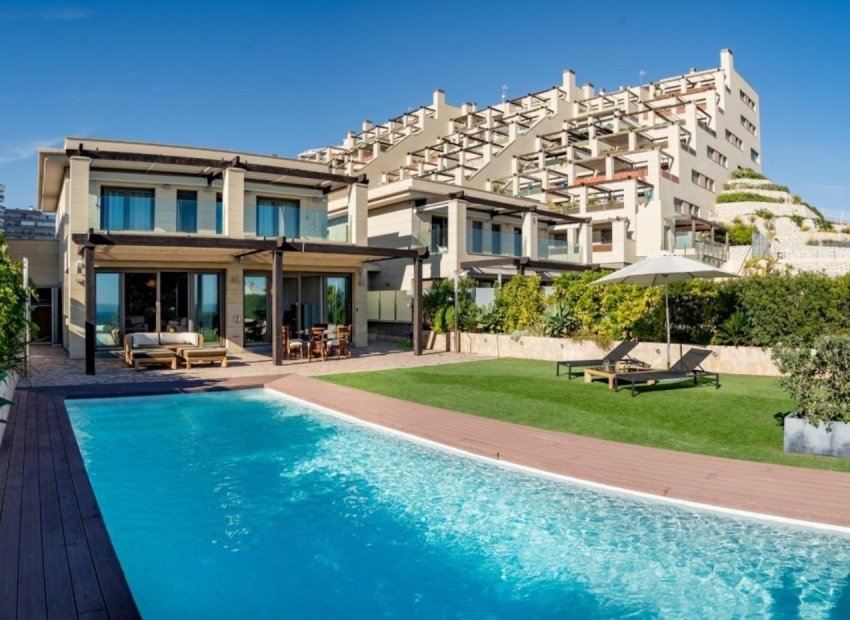 Long Term Rental - Chalet - Arenales del Sol - Zona paseo maritimo