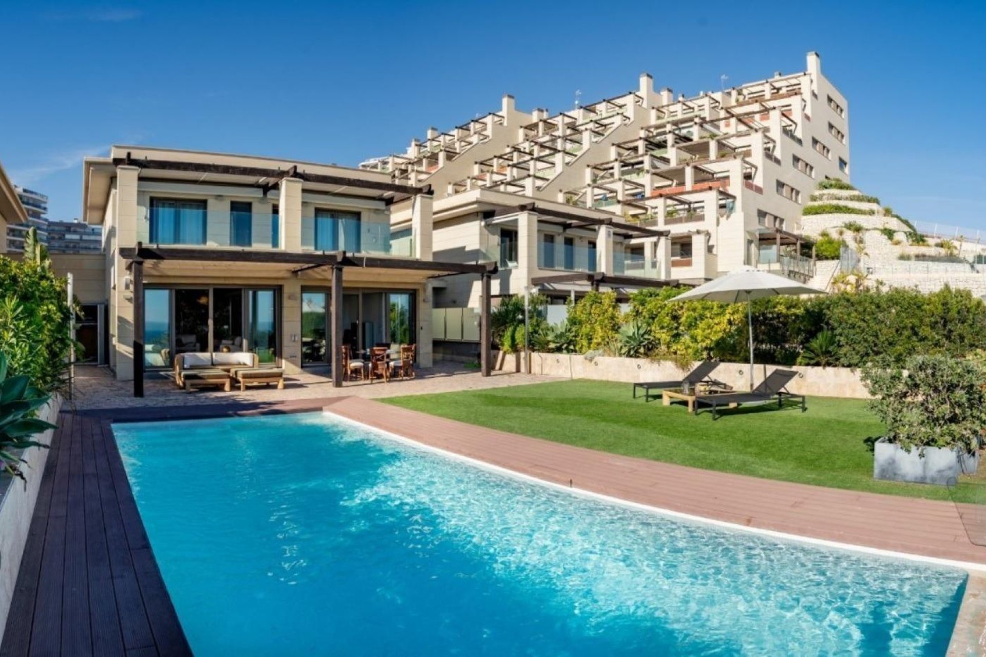 Long Term Rental - Chalet - Arenales del Sol - Zona paseo maritimo