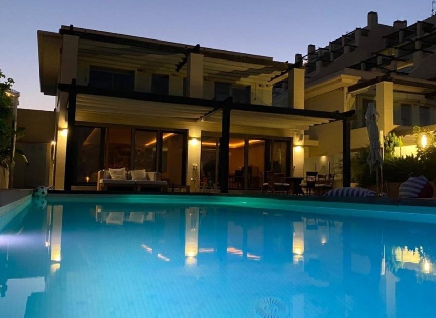 Long Term Rental - Chalet - Arenales del Sol - Zona paseo maritimo