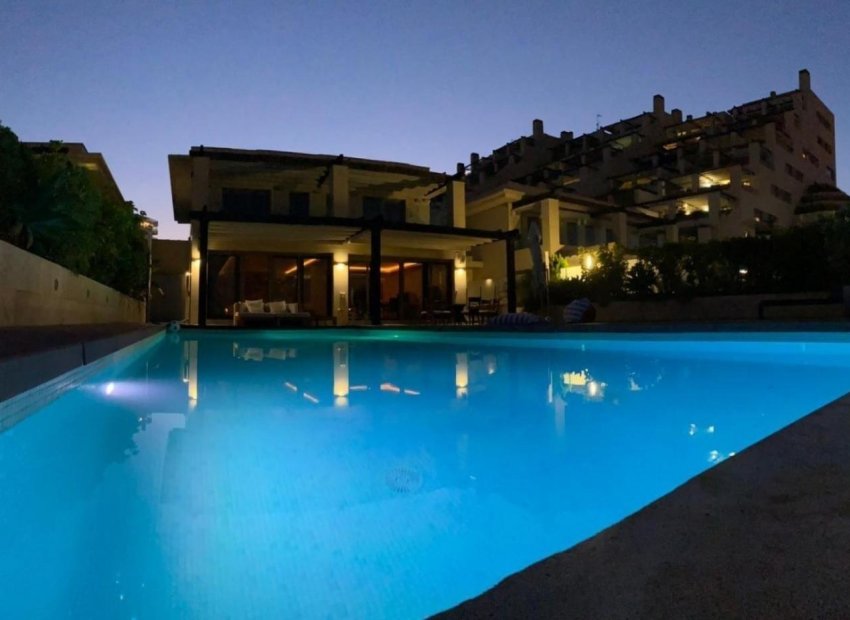 Long Term Rental - Chalet - Arenales del Sol - Zona paseo maritimo
