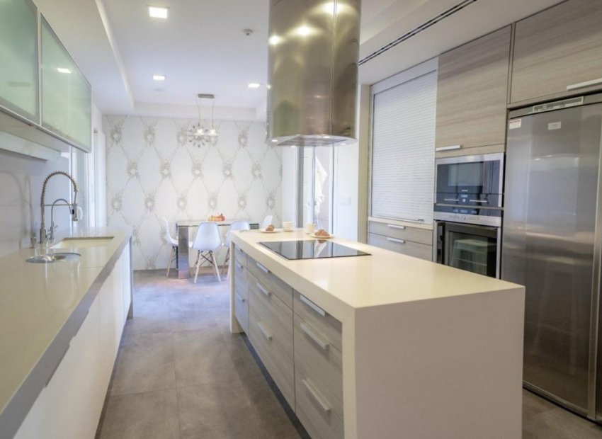 Long Term Rental - Chalet - Arenales del Sol - Zona paseo maritimo