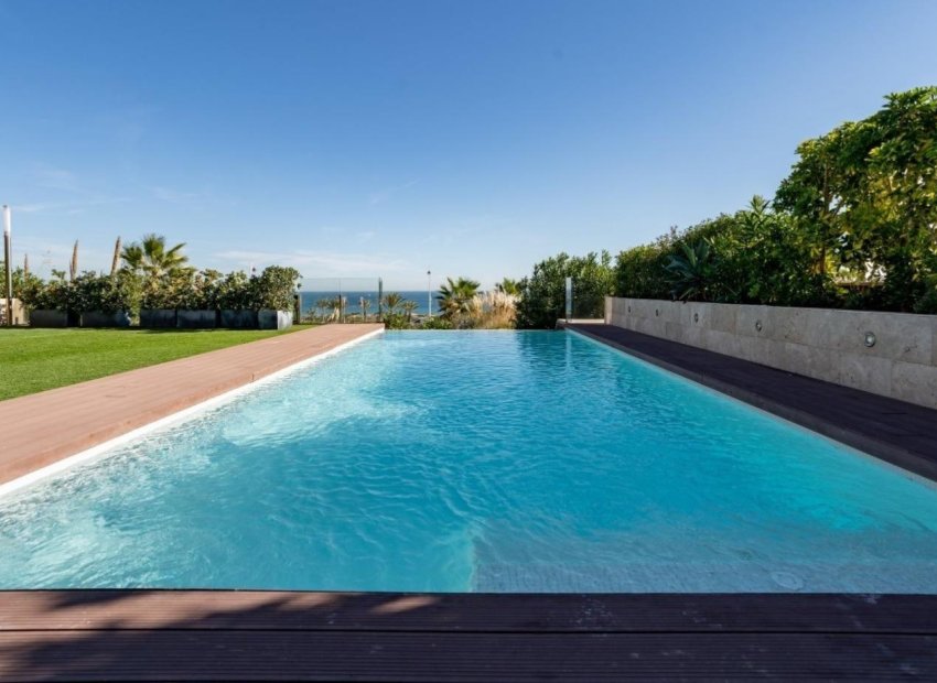 Long Term Rental - Chalet - Arenales del Sol - Zona paseo maritimo
