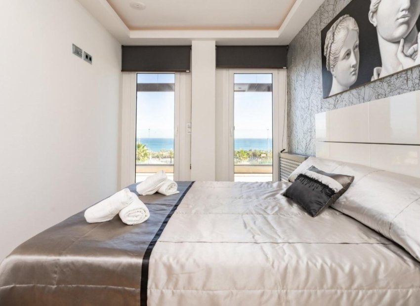 Long Term Rental - Chalet - Arenales del Sol - Zona paseo maritimo