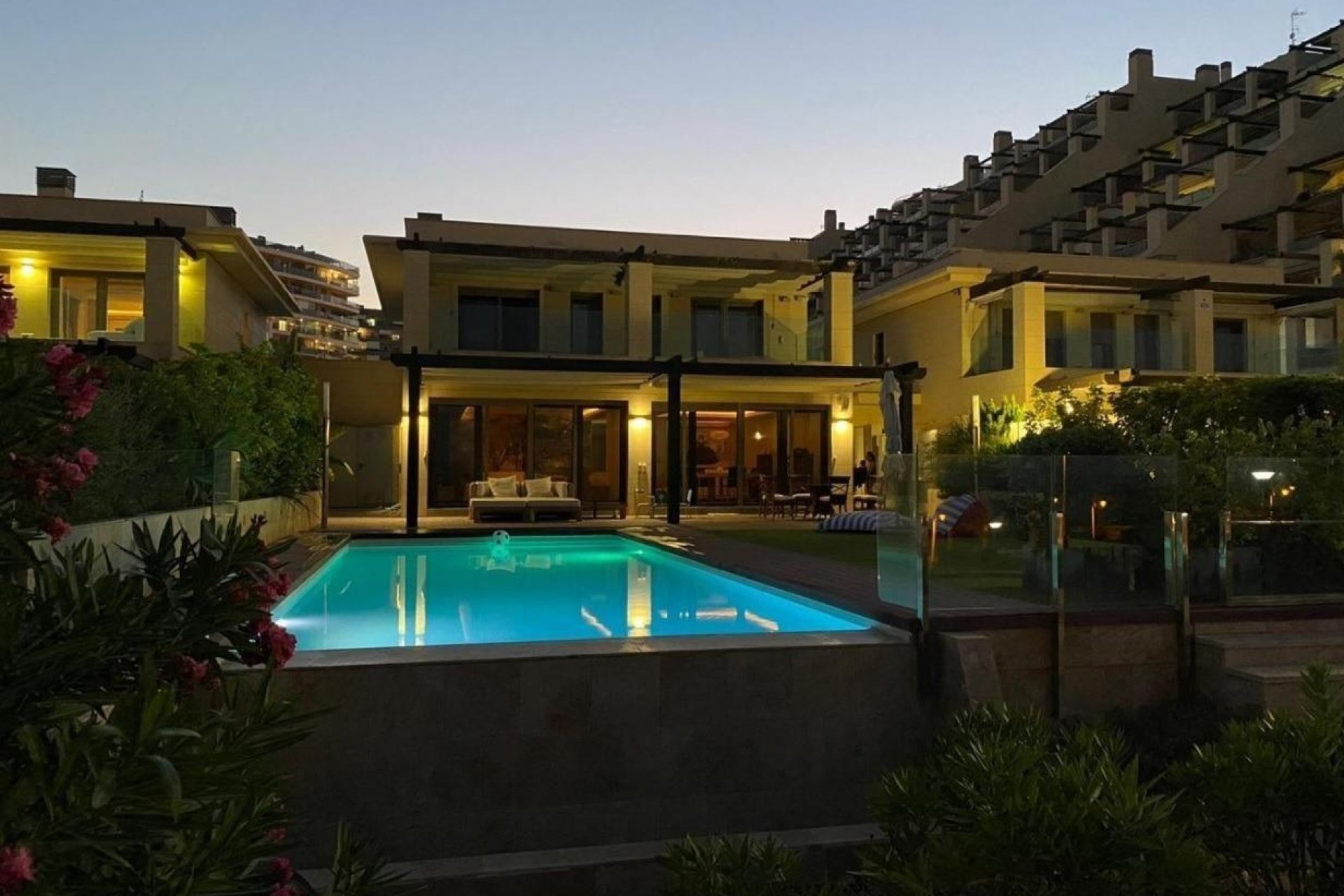 Long Term Rental - Chalet - Arenales del Sol - Zona paseo maritimo