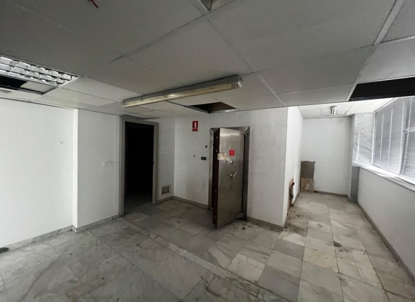 Long Term Rental - Local comercial - Elche - Asilo - Pisos Azules