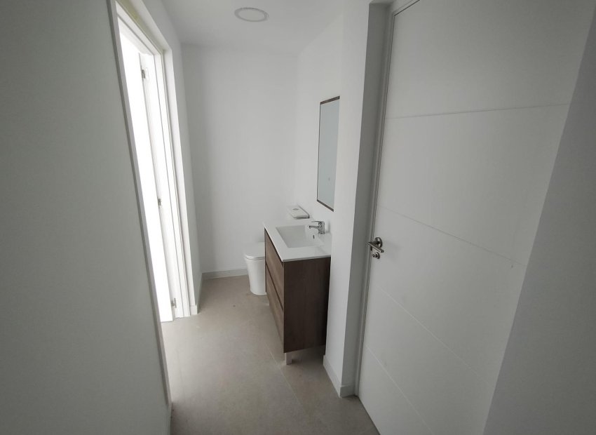 Long Term Rental - Local comercial - Torrevieja - La Mata