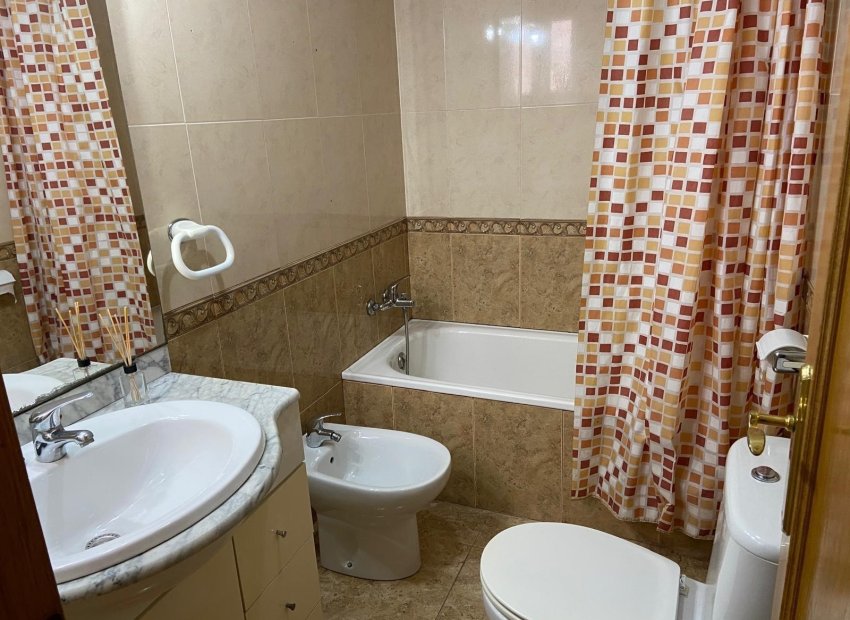 Odsprzedaż - Apartament - Guardamar - Pueblo/ PLAYA