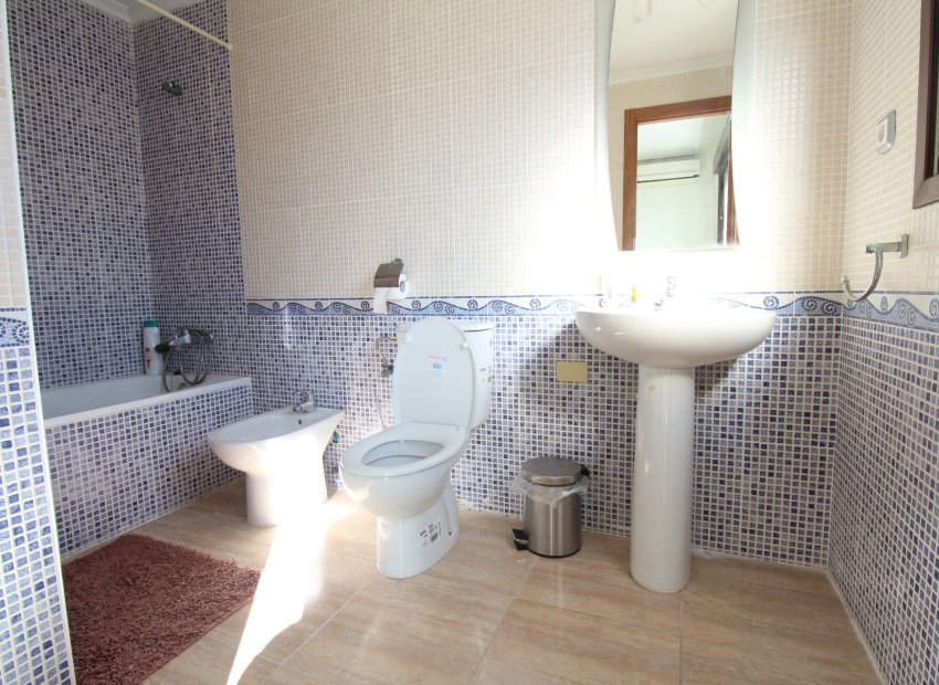 Odsprzedaż - Apartament - Torrevieja - Pueblo