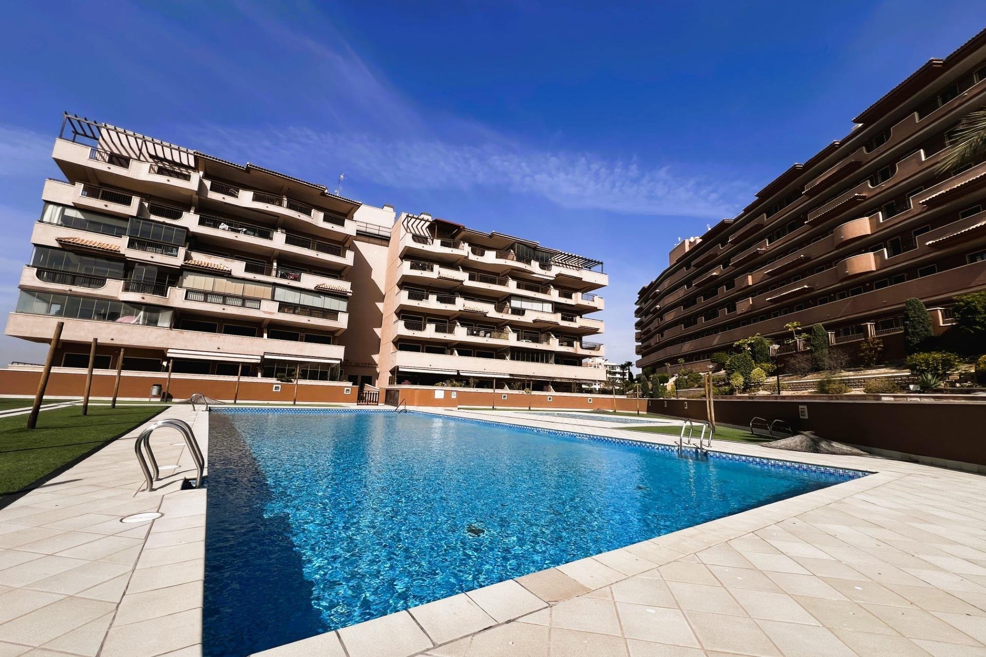 Odsprzedaż - Apartamento - Arenales del Sol