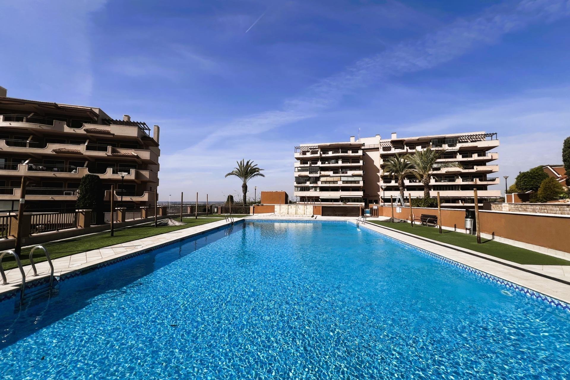 Odsprzedaż - Apartamento - Arenales del Sol