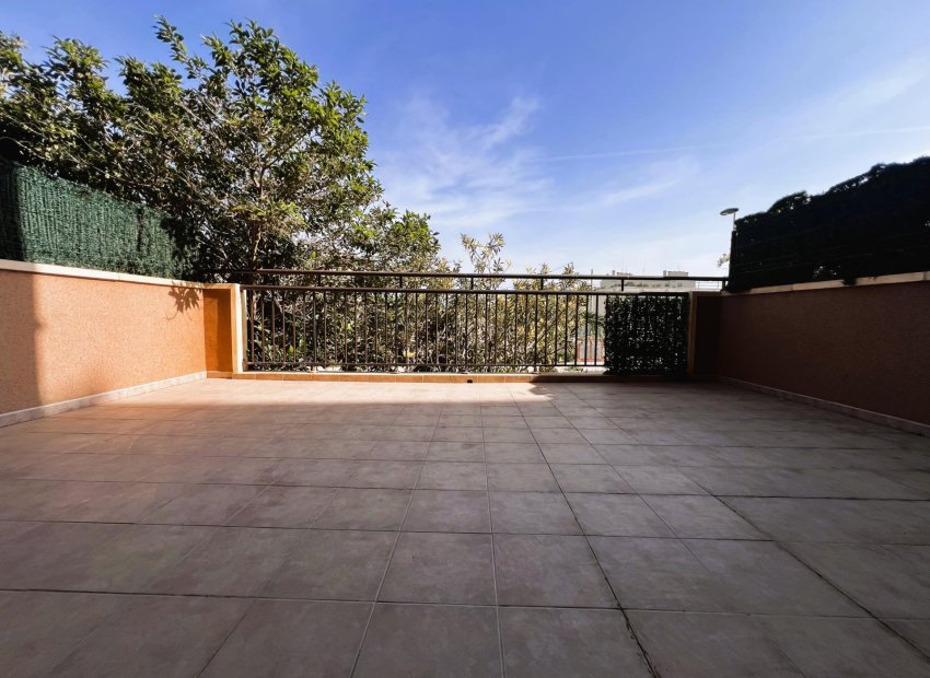 Odsprzedaż - Apartamento - Arenales del Sol