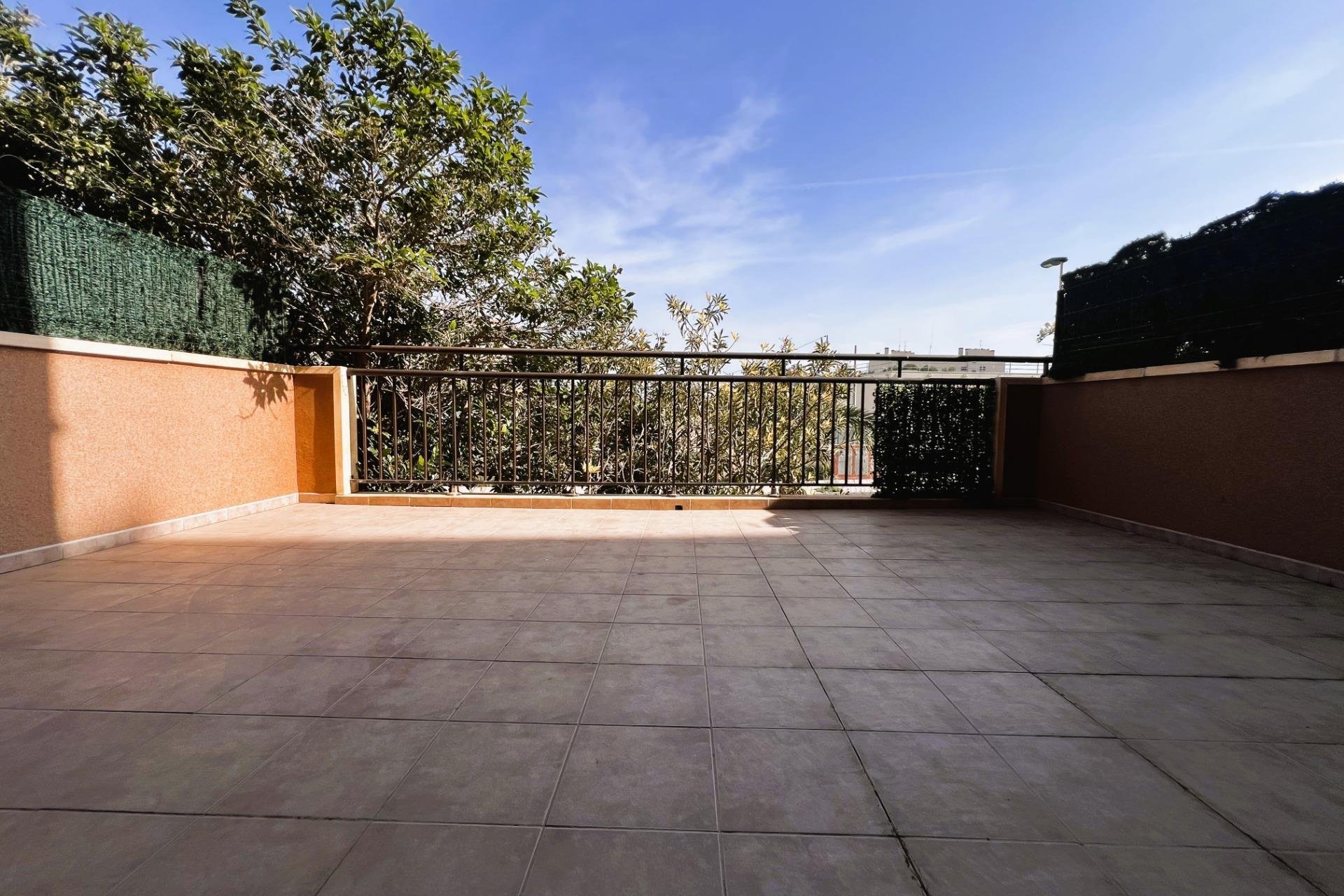 Odsprzedaż - Apartamento - Arenales del Sol