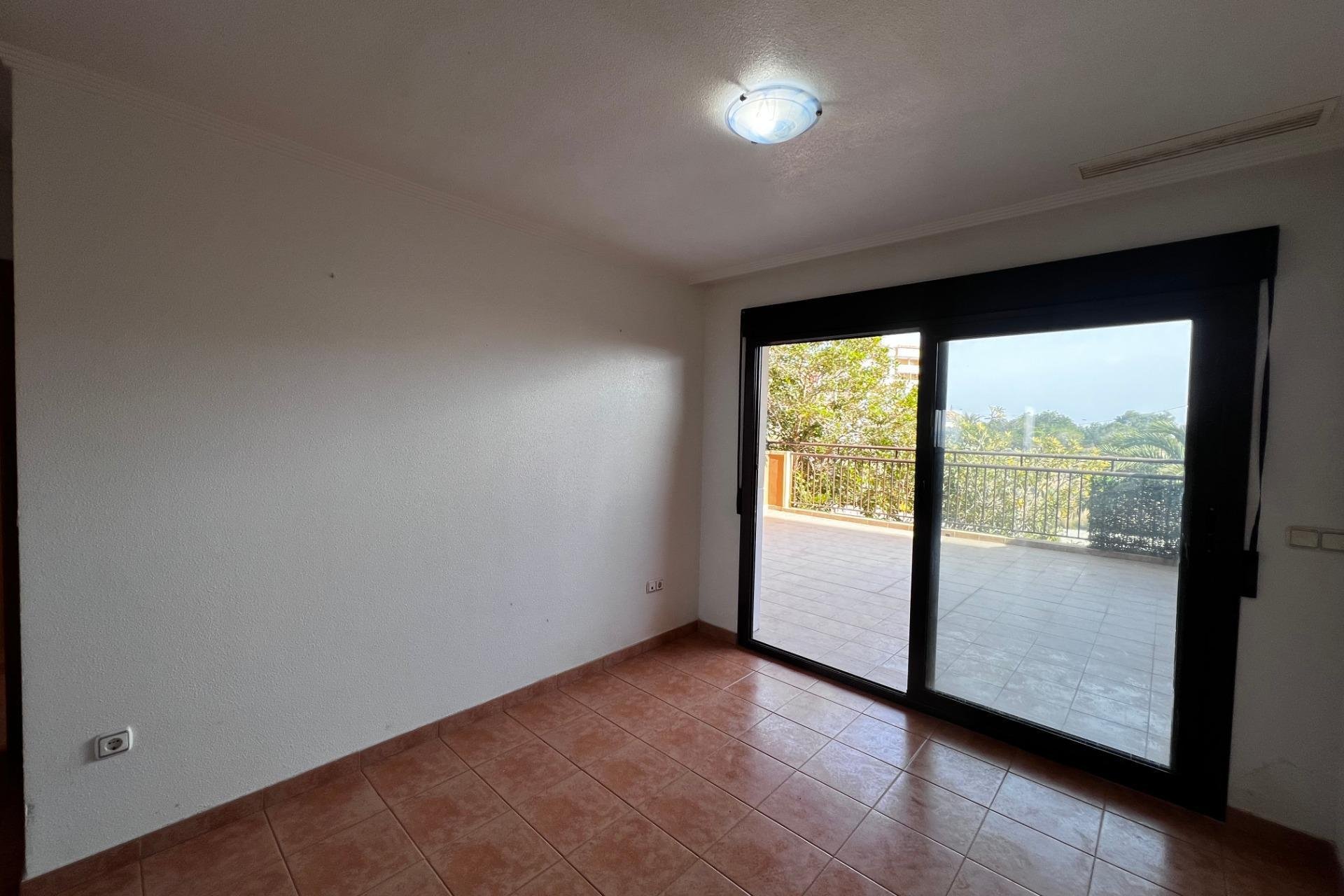 Odsprzedaż - Apartamento - Arenales del Sol