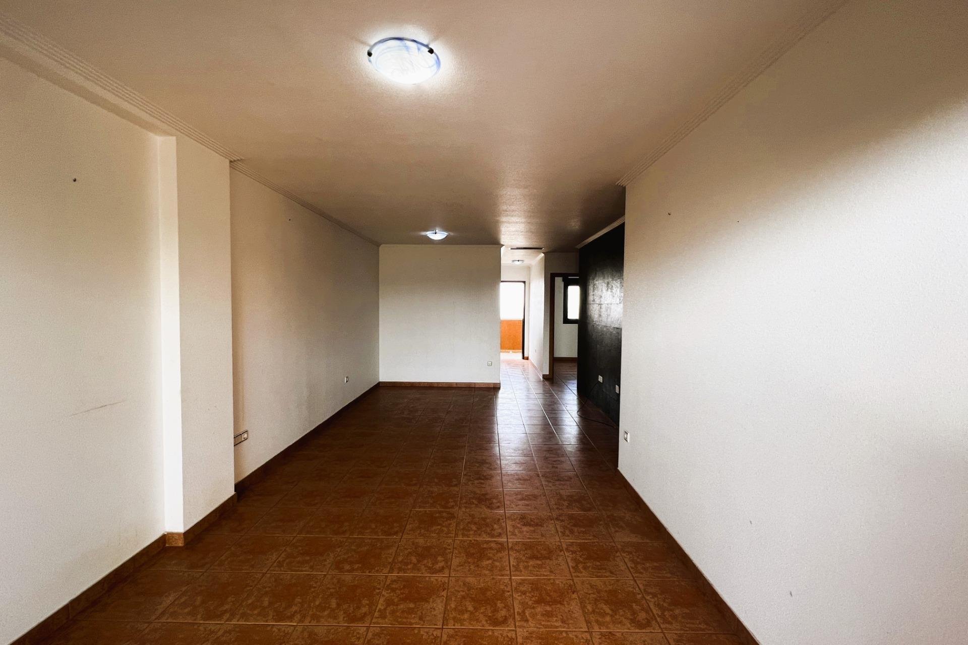Odsprzedaż - Apartamento - Arenales del Sol